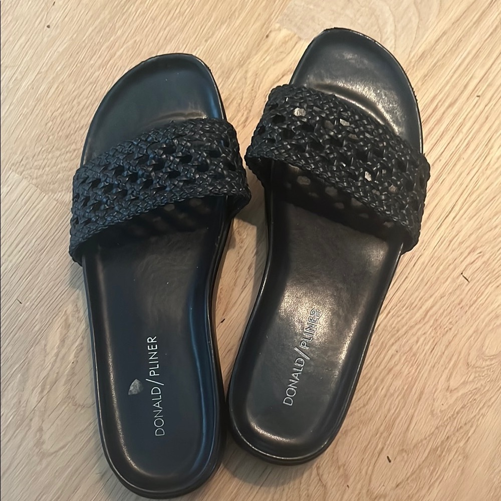 Donald J. Pliner Black Casual Sandals